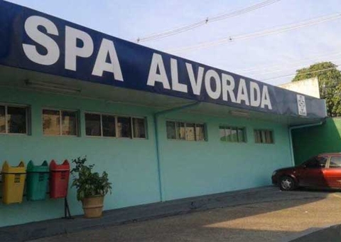 Jovem morre após ser baleado na frente de UBS em Manaus