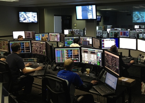 SpaceX reage ao 'ataque' da Amazon, acusando a empresa de atrasar a rival