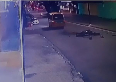 Mototaxista atropelado por micro-ônibus está na UTI em Manaus