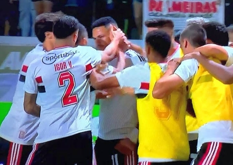 Em época de crise no São Paulo, nem protesto no Morumbi sai como planejado