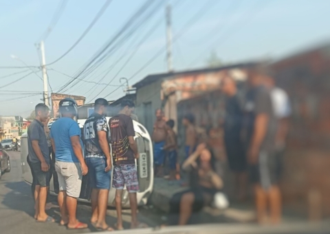 Acidente: Carro capota e deixa feridos em avenida de Manaus