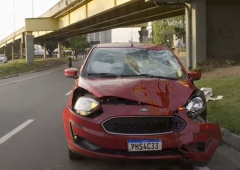 Mulher morre e homem fica ferido em acidente enquanto voltavam de aniversário em Manaus