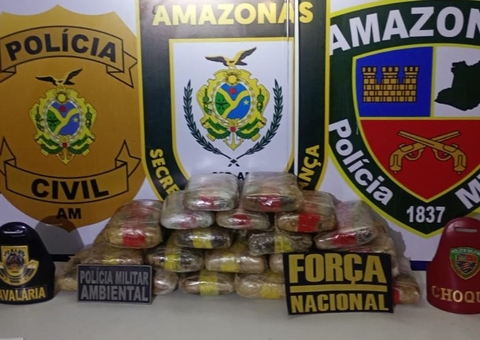 Tripulantes são presos após PM encontrar 26 kg de drogas em barco em Coari