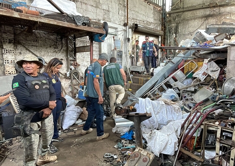 Estabelecimentos de sucatas são autuados em Manaus