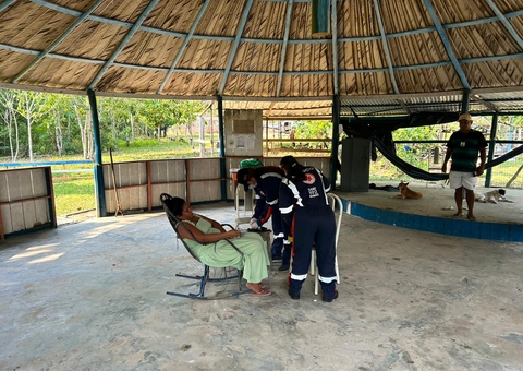 Grávida com risco de aborto é resgatada de comunidade isolada no Amazonas