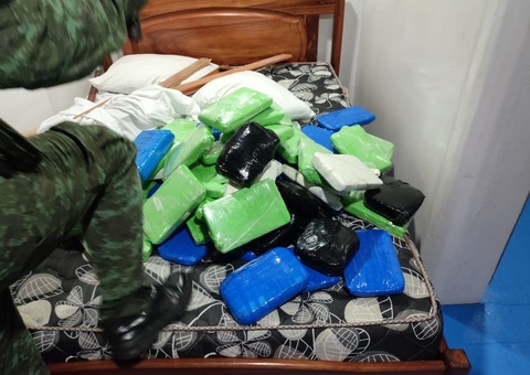 Casal é preso com drogas avaliadas em R$ 4 milhões escondidas em forro de camarote em barco