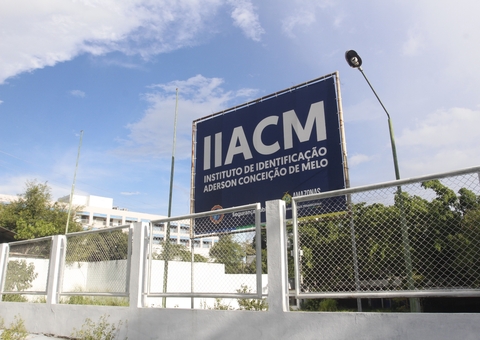 Avó é detida ao apresentar certidão falsa ao solicitar identidade do neto em Manaus