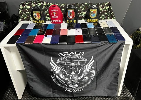 Passageiro de barco é preso com mais de 40 celulares supostamente roubados