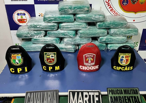 PM apreende 17 kg de drogas escondidas em mala em barco no Amazonas 