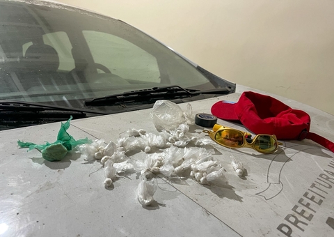 Adolescentes tentam fugir da polícia mas acabam detidos por tráfico em Parintins