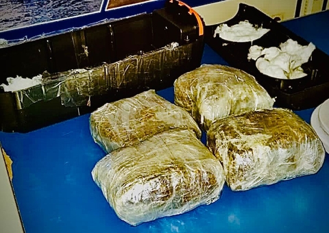 Droga avaliada em R$ 38 mil é achada dentro de caixas em barco no Amazonas