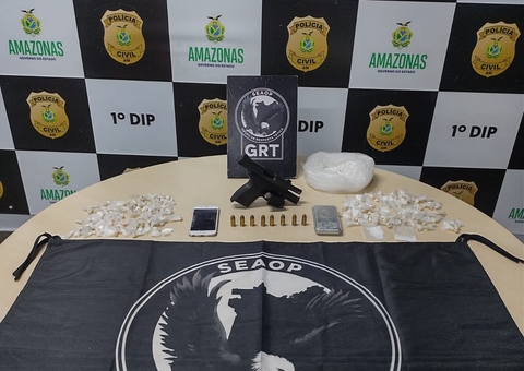 Homem e adolescente são detidos com drogas e pistola em beco em Manaus