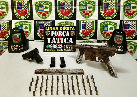 PM encontra submetralhadora e munições em casa abandonada em Iranduba