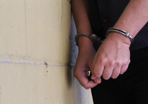 Homem é preso por dar coronhadas na cabeça da própria namorada no Amazonas