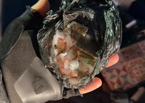 Traficantes são presos após furarem barreira da polícia na Av. Autaz Mirim