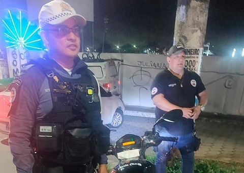 Adolescente é apreendido ao ser flagrado com moto roubada na Av. Autaz Mirim