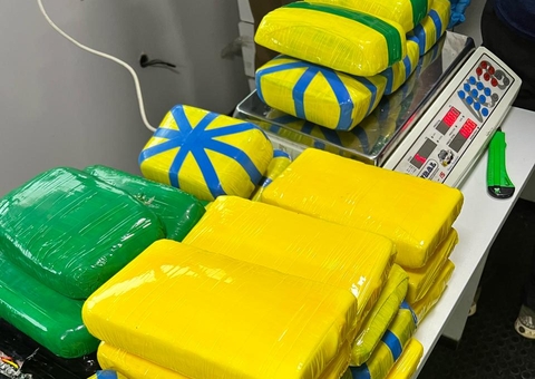 Peruano é preso com 38kg de drogas escondidos em bolsa em barco no Amazonas