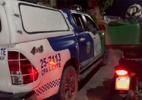 Entregador cai em golpe ao deixar lanche com cliente errada em Manaus