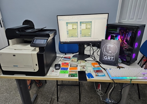 Homem é preso suspeito de falsificar documentos para criminosos em Manaus