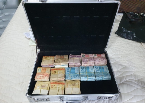 Acusado de homicídios e mulher com R$24 mil do tráfico são presos em Manaus