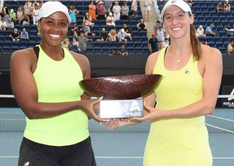 Stefani fatura Torneio de Adelaide, seu 1º título de duplas em 2023