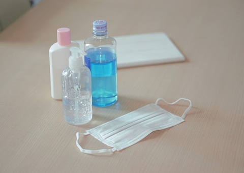 Idosos em vulnerabilidade social recebem kits de higiene em Manaus