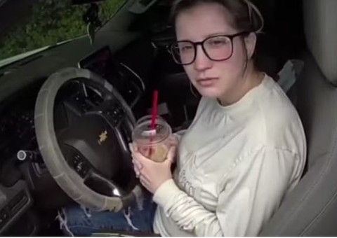 Bebê morre queimado após mãe esquecer secador ligado enquanto aquecia criança