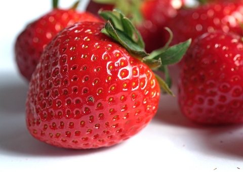 Conselho de Odontologia emite alerta sobre riscos do morango do amor para a saúde bucal