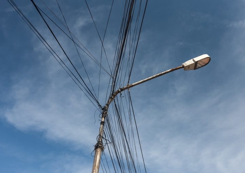 Justiça proíbe cobrança de iluminação em condomínios em Manaus