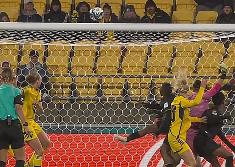 Suécia sofre, mas vence África do Sul de virada com gol no final