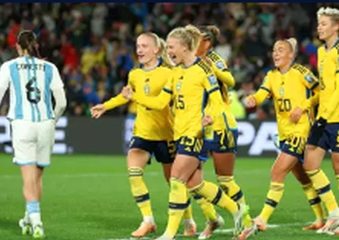 Suécia segue 100% na Copa ao vencer a Argentina e pega EUA nas oitavas