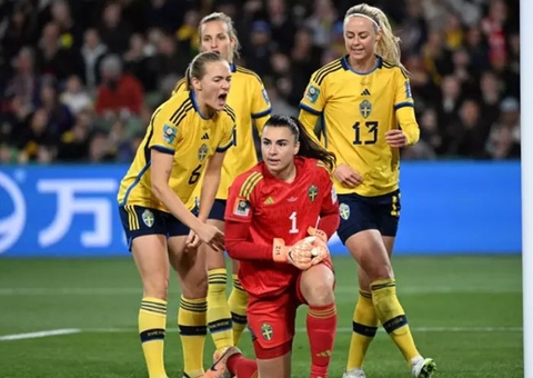 Suécia vence nos pênaltis e acaba com sonho do tri para os EUA