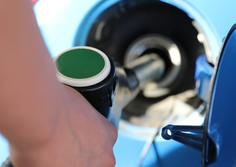 À véspera do Dia Livre de Impostos, posto vende gasolina a R$ 6,95 em Manaus