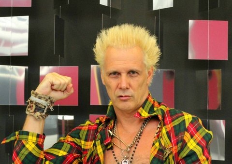 Supla resgata foto de sunga e 'detalhe' chama atenção dos internautas