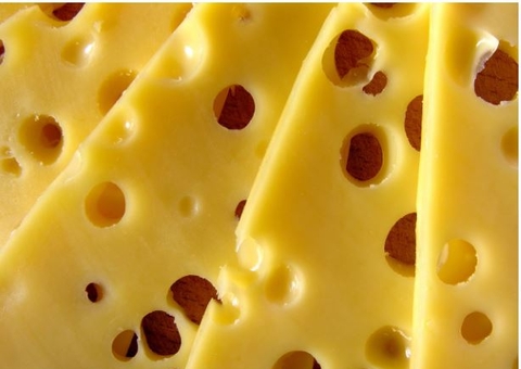 Policial militar tenta pagar programa sexual com pedaço de queijo e é detido 