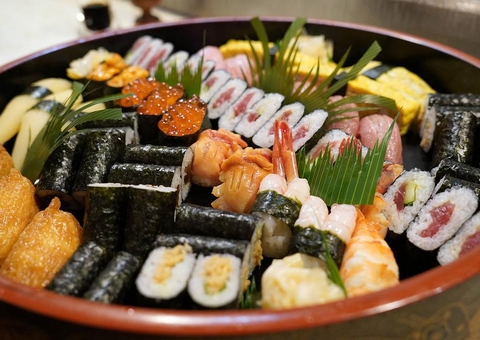 Casal finge passar mal em restaurante japonês para não pagar conta de R$ 400