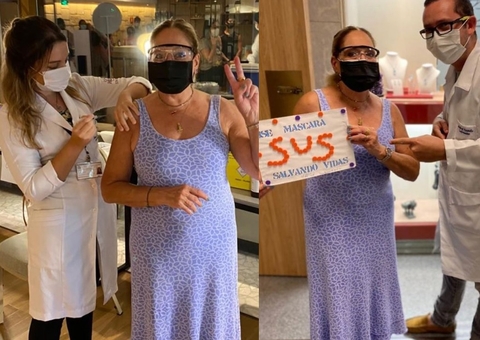 Susana Vieira recebe 3ª dose da vacina contra a covid-19