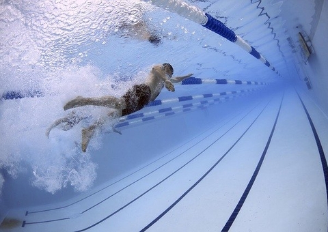 Antivacina, nadador americano se recusa a usar máscara após prova nas Olimpíadas