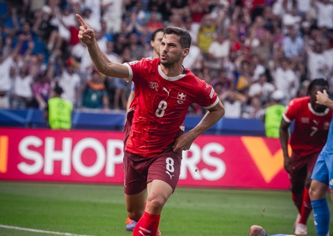 Suíça manda na partida e elimina a campeã Itália nas oitavas da Eurocopa