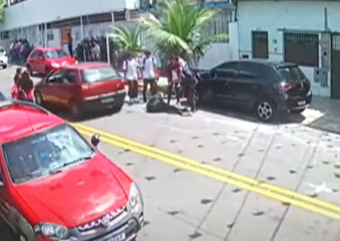 Vídeo: Motorista atropela adolescente a caminho da escola em Manaus