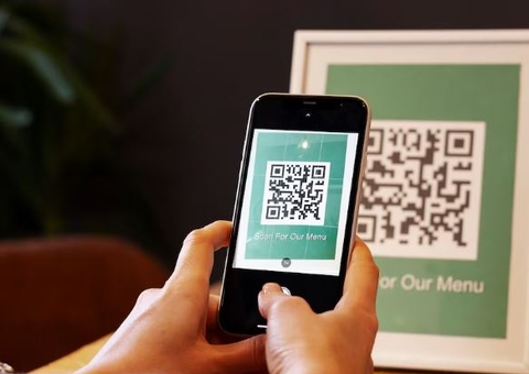 'Fofinha do Pix' é presa após roubar mais de 15 mil com golpes em Manaus