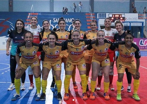 Gêmeas paraguaias brilham no futsal brasileiro e já confundiram árbitra