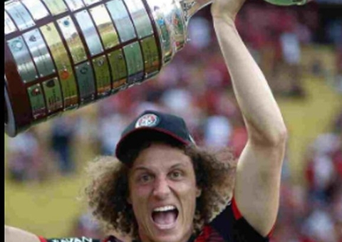 Sucesso em Guayaquil, troféu 'raiz' vira relíquia de torcedor do Flamengo