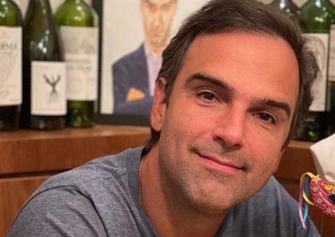 Antes do BBB, Tadeu Schmidt realiza viagem dos sonhos da esposa: ‘lágrimas congelando'