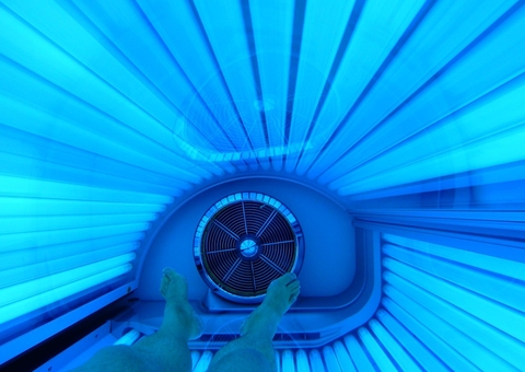 Anvisa publica resolução que proíbe lâmpadas utilizadas em bronzeamento artificial