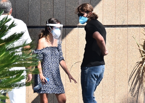 Tatá Werneck bate boca com internauta após ser criticada por usar máscaras