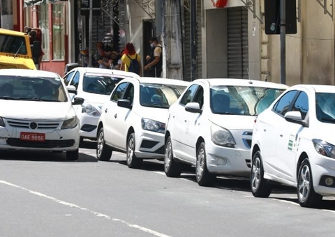 Força-tarefa visa regularizar situação de taxistas em Manaus