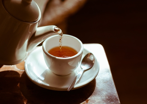 Diurético natural, chá de capim-santo também é relaxante; saiba mais