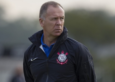 Estratégia não funciona, e Mano admite substituir medalhões do Corinthians