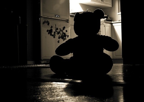 Mãe com covid não consegue salvar filha com síndrome de down e menina morre